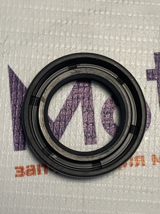 Сальник редуктора 19х30x7 ST556 на вал шнеков