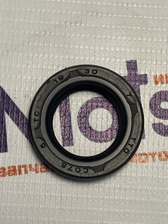 Сальник редуктора 19х30x7 ST556 на вал шнеков