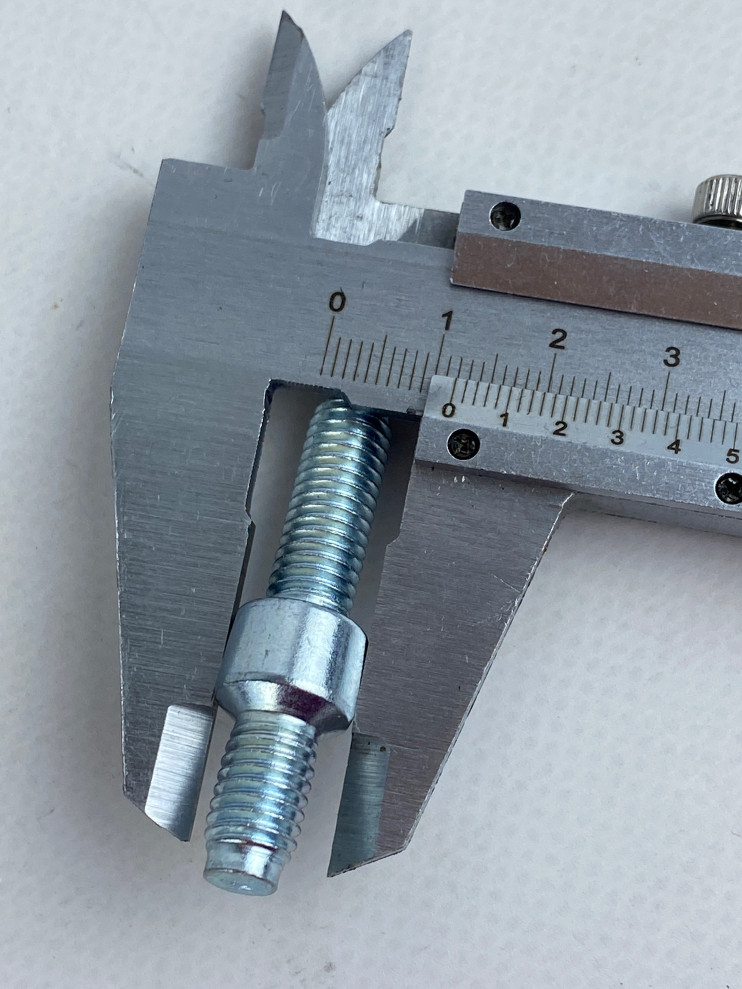 Шпилька шины Stihl 361 660