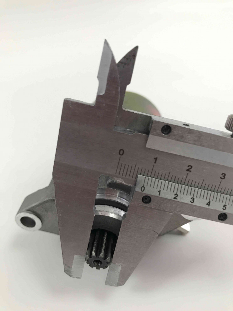 Электростартер Suzuki AD-50 (вал 10 шлицев,d7 мм,вылет 16 мм;клемма плоская назад)