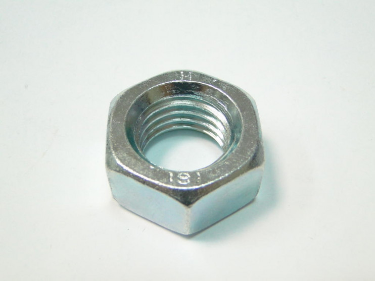 Гайка М20 натяжной цапфы мотобуксировщика Север
