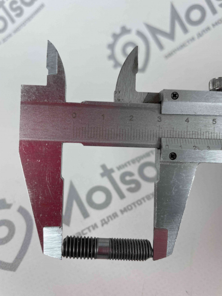 Шпилька Урал крепления карбюратора