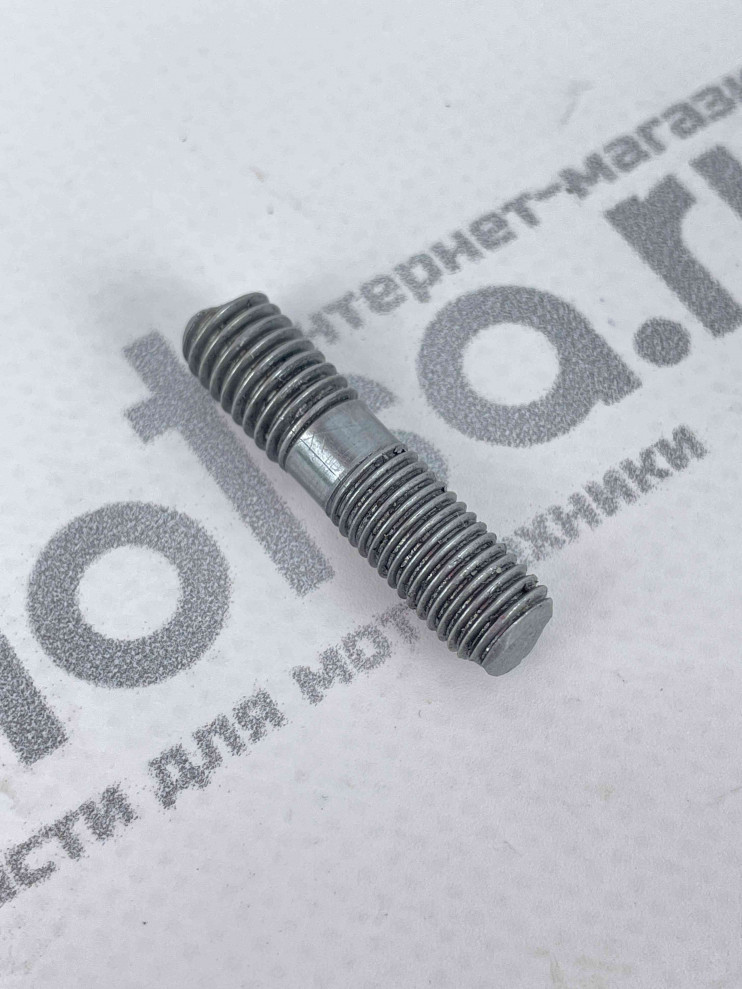 Шпилька Урал крепления карбюратора