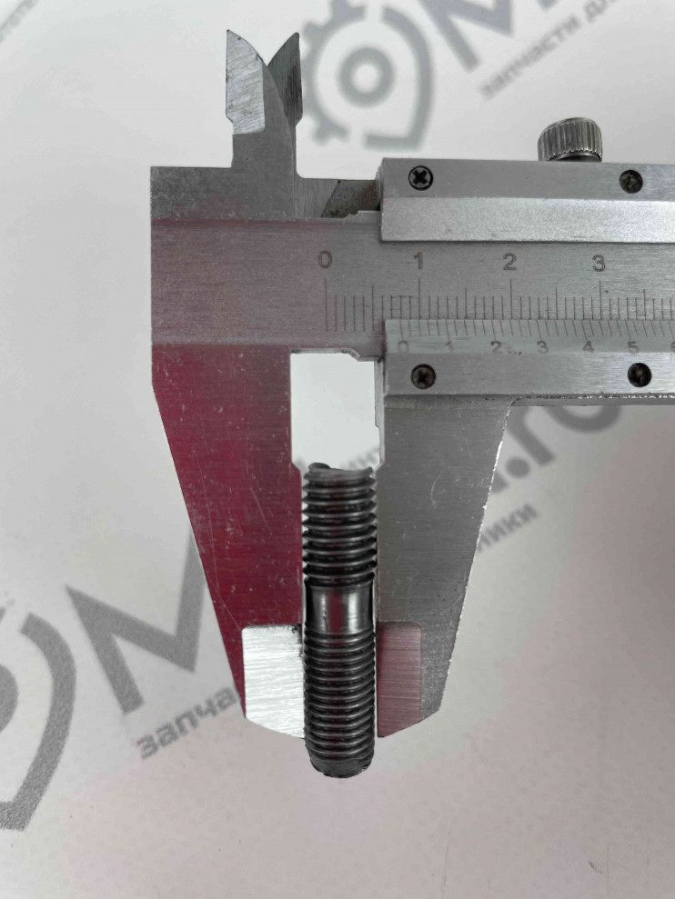 Шпилька Урал крепления карбюратора