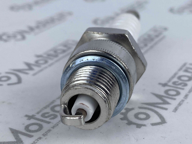 Свеча HONDA E6TC (аналог NGK BP6HS, А17В) (скутер 2х такт. двиг., Honda Dio)