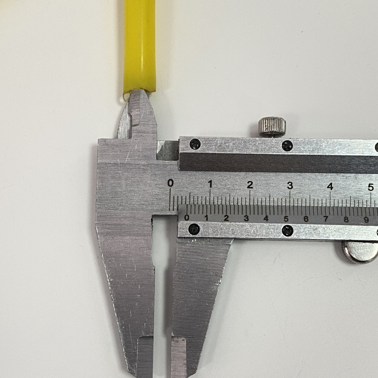 Бензошлaнг скутер,  мопед СИЛИКОН желтый d=84 mm 1м