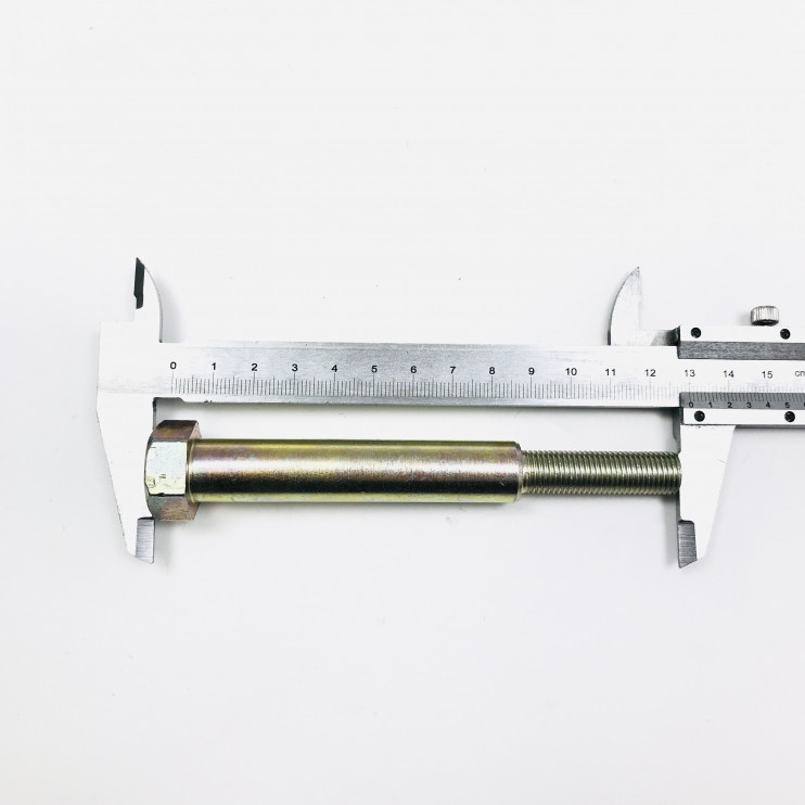 Болт крепления вариатора на двигатель CHAMPION 9л.с.