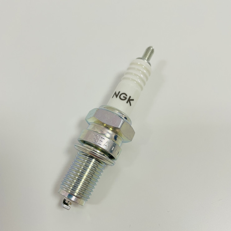 Свеча NGK D8EA оригинальная (2120) (4T дигатели CG/CB 125-250сс)