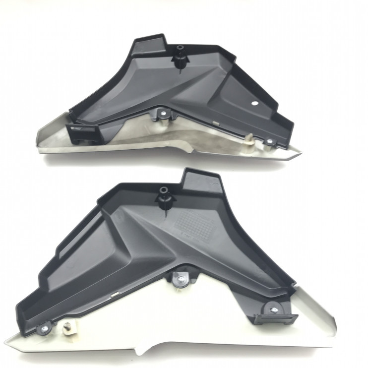 Облицовка боковая крышка бардачка Alpha Andes черная матовая