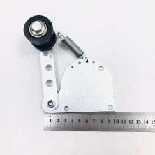 Натяжитель цепи веломотор F50-F80 подпружиненный на крышку двигателя