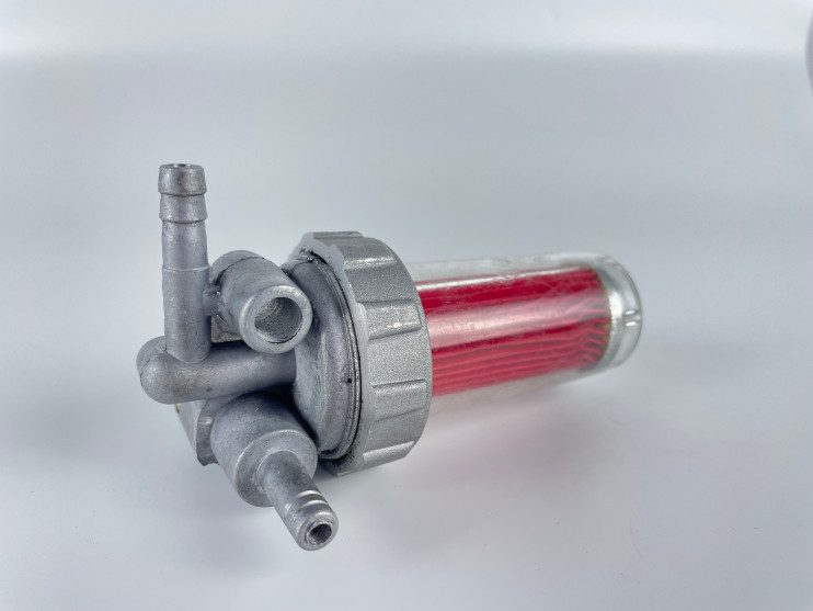 Кран топливный с пластиковым стаканом (с креплением на картер, штуцеры сбоку) R180