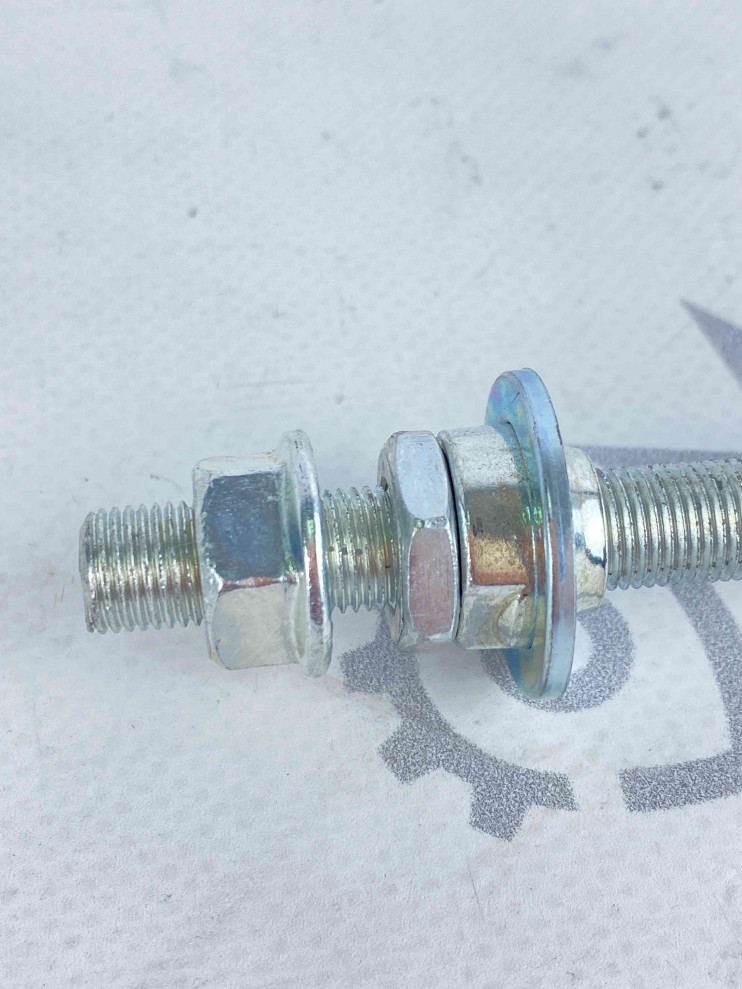 Ось втулки зaднего колесa 3-8х180 мм без конусов