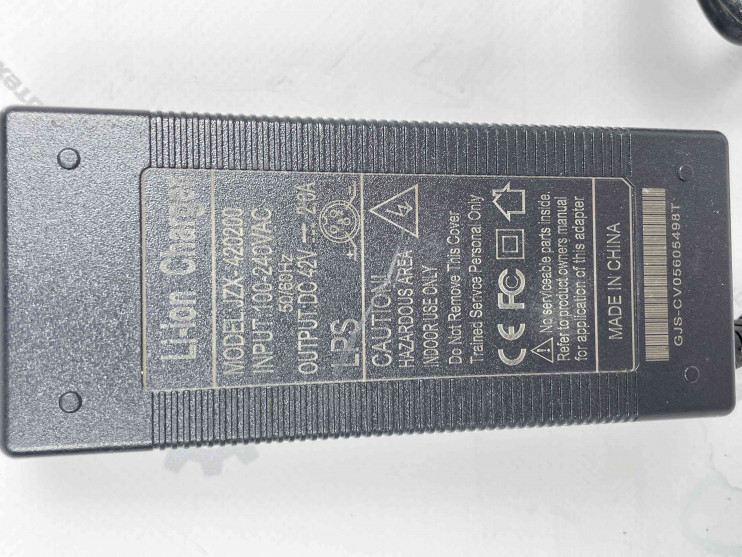 Зарядное устройство гироскутеров 42 В 2 A 220 В