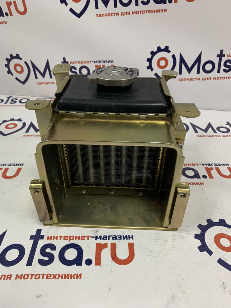 Радиатор двигателя R190