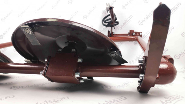 Косилка роторная Каскад, Нева, мотоблок (1800-3600 об/мин, ширина захвата 0,8м, скор.2,0-4,0 км/ч, высота 5-7см, 955*755*310, вес 25кг.)