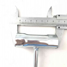 Ключ свечной с плоской отверткой 17х19 Champion C1203